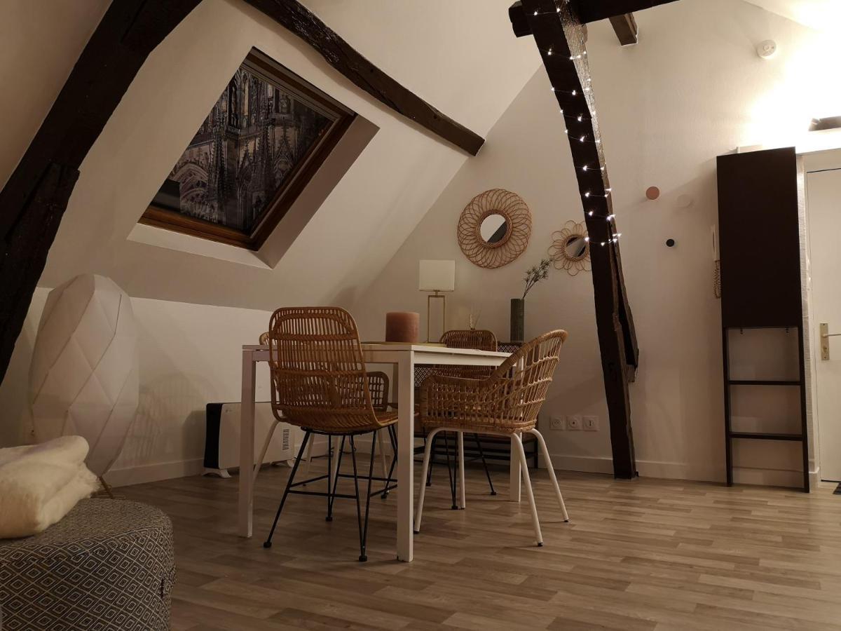 Apartmán Logement Cosy Renove Au Pied De La Cathedrale Avec Climatisation Remeš Exteriér fotografie